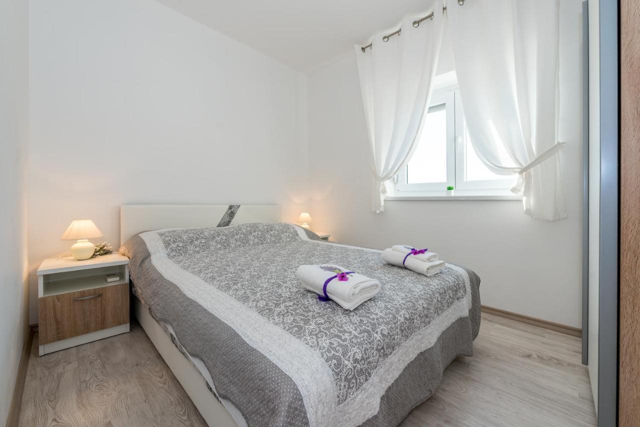 Villa Mirta Tisno Eksteriør bilde